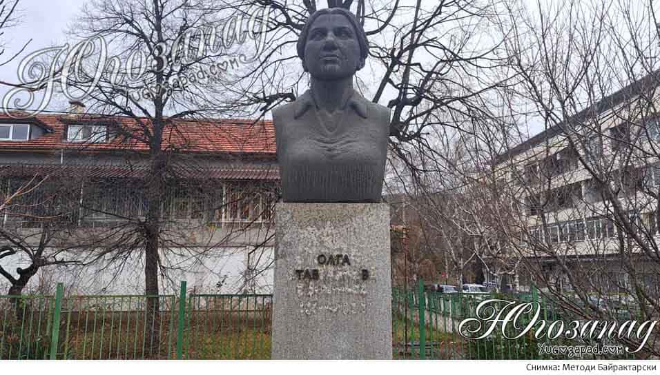 Забравеният паметник на дарителката Олга Стоянова