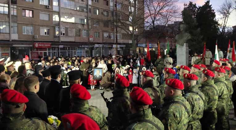 Благоевград почете 153 години от гибелта на Васил Левски с военни почести и шествие