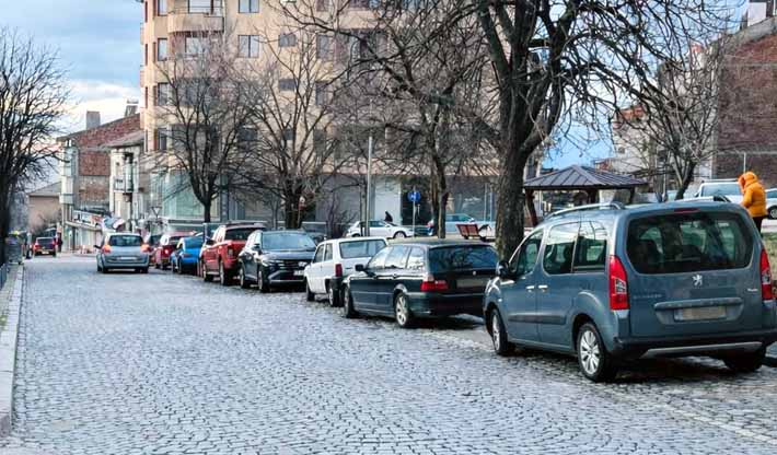 Уширение, нови паркоместа и обновени тротоари на ул. „Солунска“ в Сандански