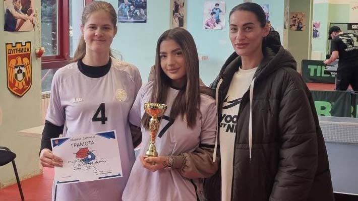 Оспорвани двубои и силни емоции в Дупница на общинския кръг по тенис на маса