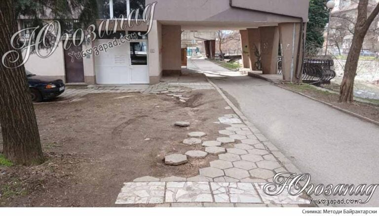 Разбита тротоарна настилка в центъра на Благоевград крие сериозна опасност за пешеходците
