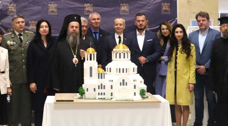 Проектът за изграждане на храм „Св. вмчк Мина“ в Благоевград бе представен днес, кметът Методи Байкушев връчи официално разрешението за строеж