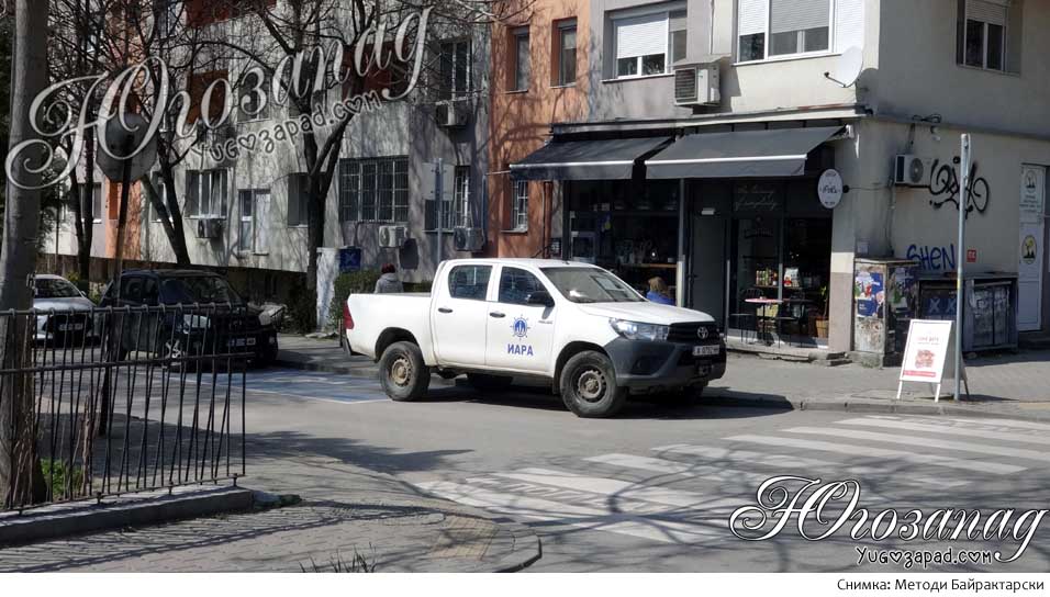 Брандиран пикап на ИАРА пак нарушава правилата в Благоевград