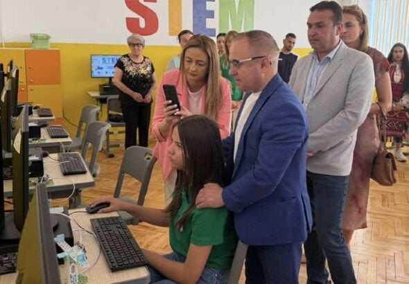 Откриха нови STEM кабинети в ОУ „Братя Миладинови“ в село Склаве
