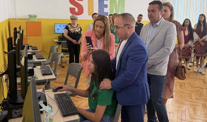Откриха нови STEM кабинети в ОУ „Братя Миладинови“ в село Склаве