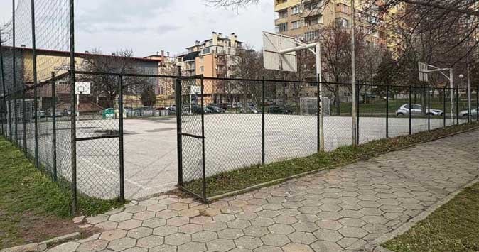 Община Благоевград реновира спортната площадка в ж.к. „Запад“