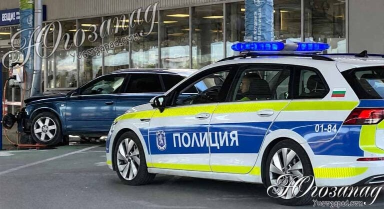 Кола се вряза в зарядна станция на паркинга на „Метро“ в Благоевград