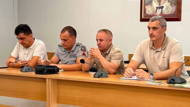 Превенцията срещу пожарите и проблемът с безстопанствените кучета бяха сред основните теми на работна среща в Община Сандански