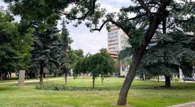 Община Благоевград кандидатства за обновяване на парковото пространство пред Съдебната палата