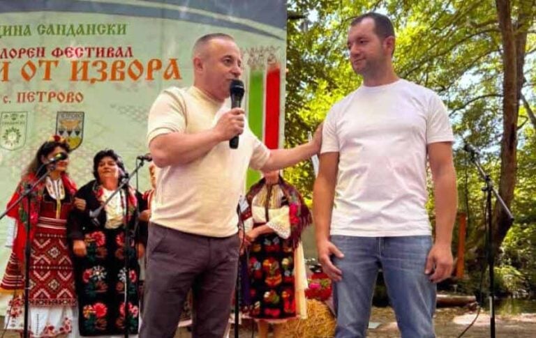 Над 30 фолклорни състава превърнаха „Песни от извора“ в празник на българските традиции край село Петрово